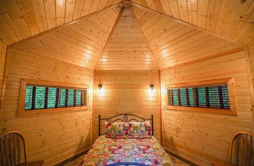 Ashford Hotel | Glamping Sunrise Yurt with SHARED Bath,1 Mile from Mt Rainier Nisqually Entrance