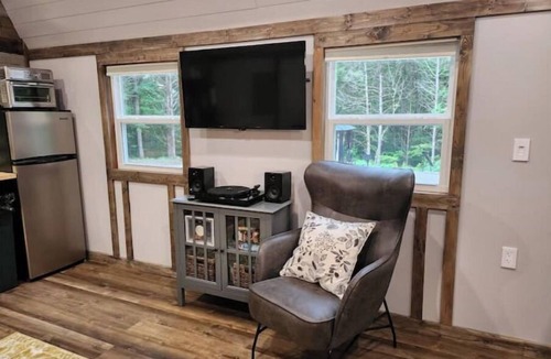 Silver Point Cabin | Glamping Tiny Home near Center Hill Lake