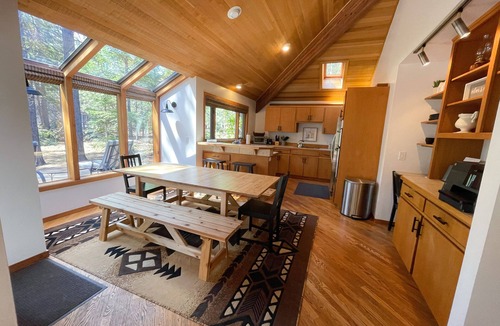 Black Butte Ranch House | GM239: Private Hot Tub + Family/Dog Friendly + Central AC