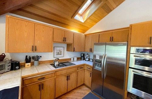Black Butte Ranch House | GM239: Private Hot Tub + Family/Dog Friendly + Central AC