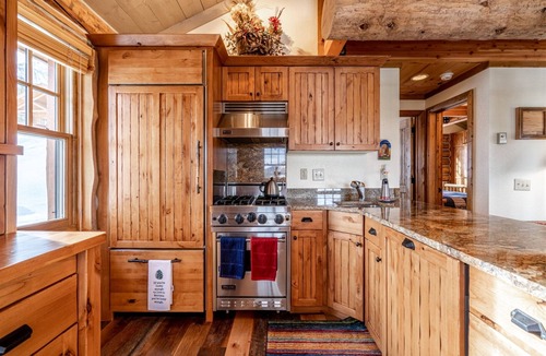 Big Sky Cabin | "Gold Rush" Cowboy Heaven Cabin w/Loft, Hot Tub, Best Views, Steps to Adventure!