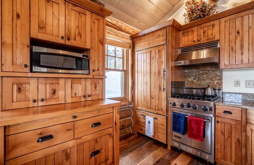 Big Sky Cabin | "Gold Rush" Cowboy Heaven Cabin w/Loft, Hot Tub, Best Views, Steps to Adventure!