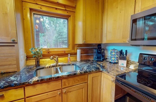 Wallowa County House | Golden Saddle lakefront log home-Wallowa Lake