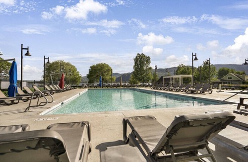 Oroville House | Golden Sands Getaway: 4-Bedroom Beach Beauty