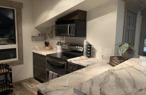 Ennis Apartment | Golden Views In Every Direction!