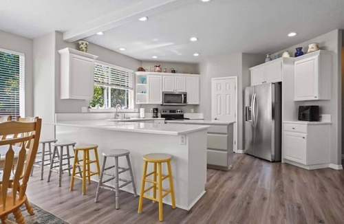 Eagle House | Goldfinch Retreat in Eagle, ID