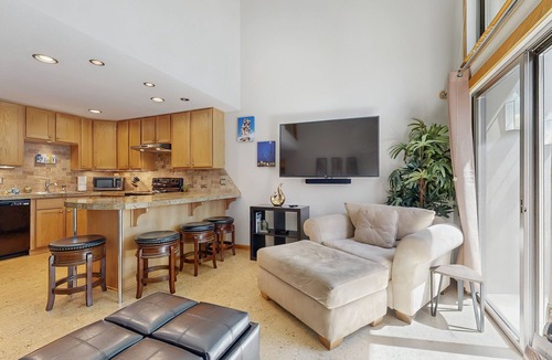 Elkhorn Village Condo | Golf Course Condo - Dog Friendly w/Community Pool, Hot Tub & Tennis Courts