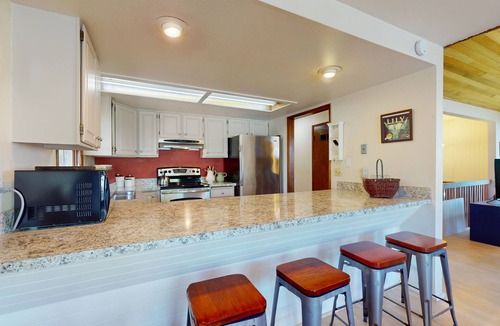 Bainbridge Island House | Golf-course-view house with deck, fireplace, grill, pet friendly - near ferry