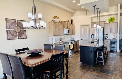 Mesquite House | Golf Course Views | 3 Miles to Sports Complex | 4BR | Free Perks