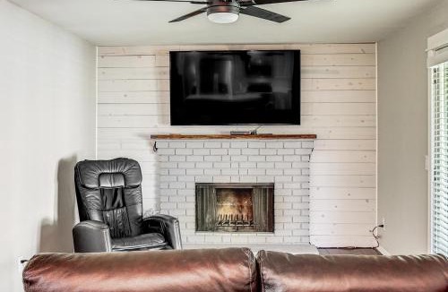 East Port Orchard House | Golf, Hike, Dine & Relax: Home in Port Orchard