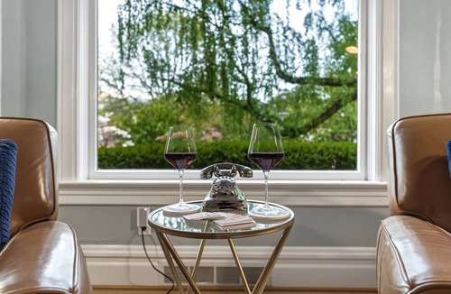 Walla Walla House | Gorgeous 1902 Craftsman-EV Charger-Lush Grounds-Walk to Main Street-Dogs OK