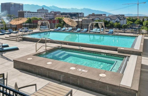 Rio Grande Apartment | Gorgeous 2BD/2BA Pool/Gym/Htub near Convention Ctr