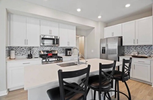 Avon House | Gorgeous 3 Bedroom 2.5 Bath Townhome