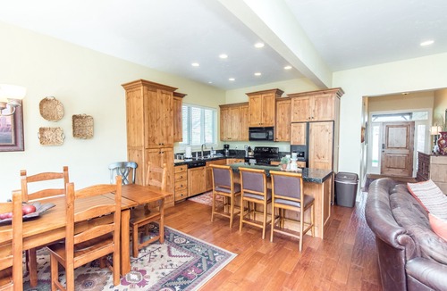 Eden House | Gorgeous 3-story home, private hot tub