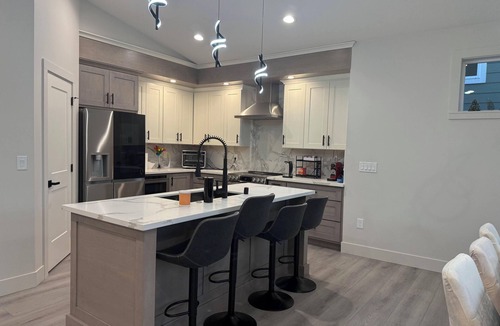 Spokane House | Gorgeous 5BR house w/Amazing Indian Trail Views