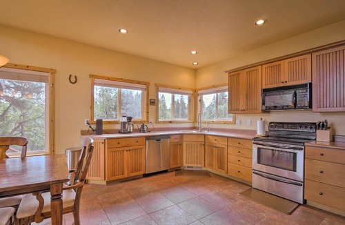 Long Valley Junction Cottage | Gorgeous Alton Cabin w/Deck + Mountain Views
