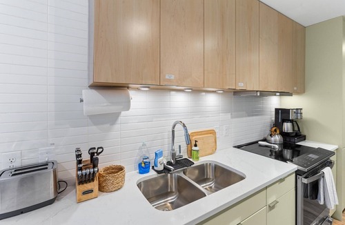 Central Business District Condo | Gorgeous and cozy 1-bedroom condo in OTR/Downtown with free parking