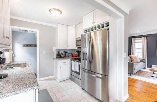 Berkley House | Gorgeous Berkley 4BR/2.5BA Home w/Loft Suite