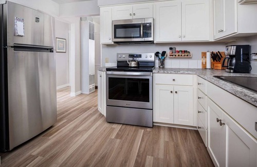 Hillsboro Condo | Gorgeous Bright New Renovation, Single Level, 3 Block Walk to MAX, 20 Miles to Downtown Portland