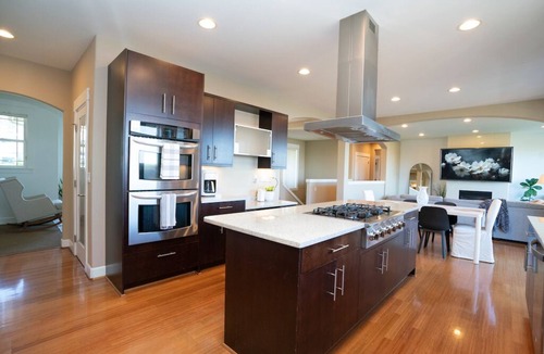 Northeast Tacoma House | Gorgeous City & Sunset View! W/Sauna