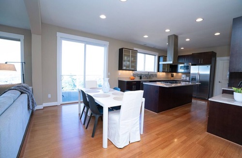 Northeast Tacoma House | Gorgeous City & Sunset View! W/Sauna