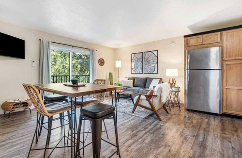 Bend Condo | Gorgeous Condo near Downtown & the Deschutes River