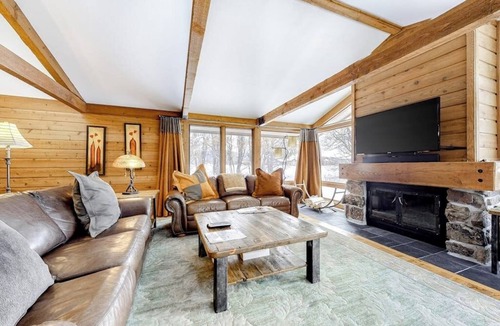 Jackson House | Gorgeous country escape with deck & wood-burning fireplace - near hiking trails