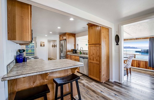Garibaldi House | Gorgeous home overlooking the bay near a boat launch dog friendly