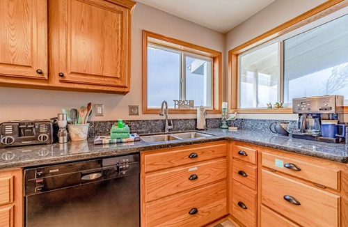 Harbor House | Gorgeous oceanfront estate with amazing views & hot tub - steps to quiet beach