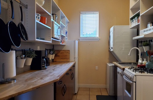 Hurricane House | Gorgeous private suite in ranch home with full kitchen/laundry and Jacuzzi tub!