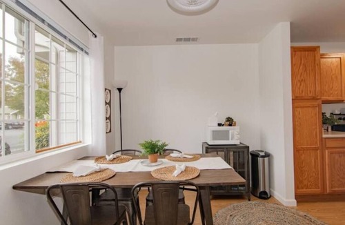 Medford House | Gorgeous Southern Oregon Casual Organic Modern Townhome