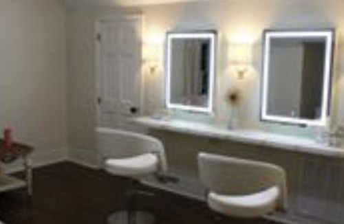 Summit House | Gorgeous Stately Home with Cascading Oaks