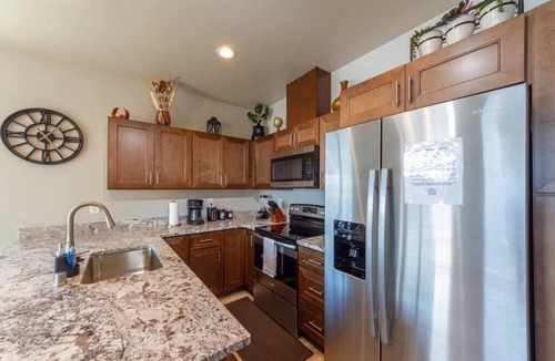 Valley House | Gorgeous Triplex Unit With Spectacular Lake Views!