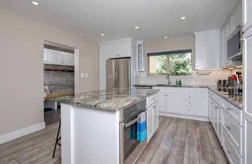 Big Sky Villa | Gorgeous Vacation Chalet: Hot Tub, Wood Stove