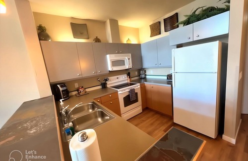 Chelan Condo | Gorgeous Views of Lake Chelan - Top-floor 2BD/2BA Condo—Steps to Park & Water