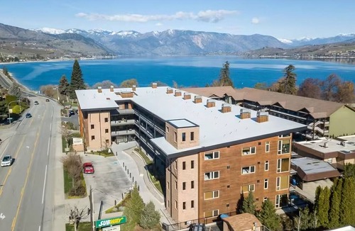 Chelan Condo | Gorgeous Views of Lake Chelan - Top-floor 2BD/2BA Condo—Steps to Park & Water