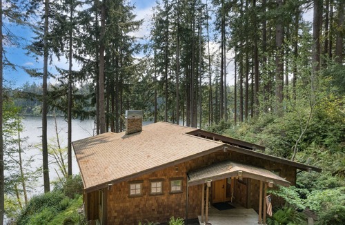 Langley House | Goss Lake Chalet - Craftsman Lakeside Home