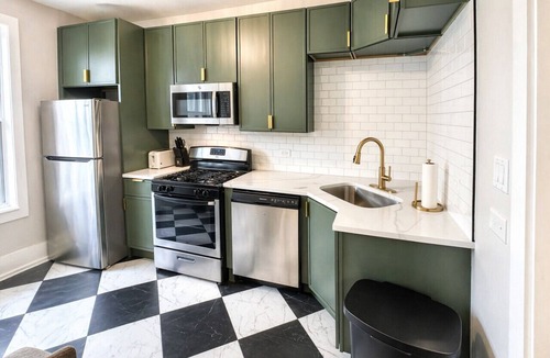 Lakeview Apartment | Gothic-meets-mid-century 2BR in Lakeview | Statment Kitchen + Dining for 4