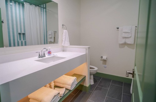 Biloxi Bed & Breakfast | Government St. Balcony Suite 207