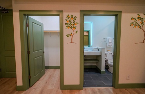 Biloxi Hotel | Government St. Balcony Suite 211