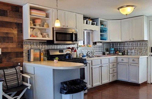 Grand Rapids Apartment | Gr Campau cottage 1 bed · Lakefront hot swim pool spa cottage