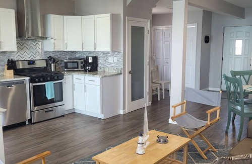 Fair Haven House | Graber's Lake Getaway- Clean and Beautiful! Great Work from home location!