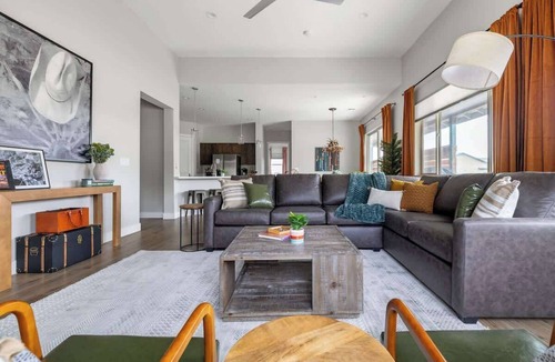 Williams House | Grand Canyon Basecamp w/Hot Tub