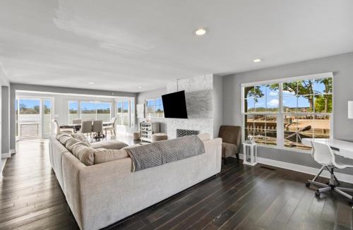 Algonac House | Grand Horizon St Clair Riverfront Oasis