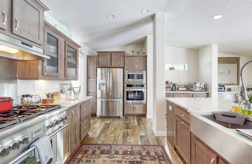 Donnelly House | Grand Manor - Near Tamarack and Lake Cascade - AC - Pet friendly - fenced yard - trailer parking