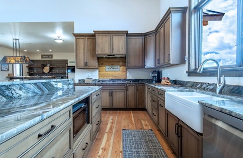 Clawson House | Grand Teton Painted Pony House w/Hot Tub AC and Heated Garage