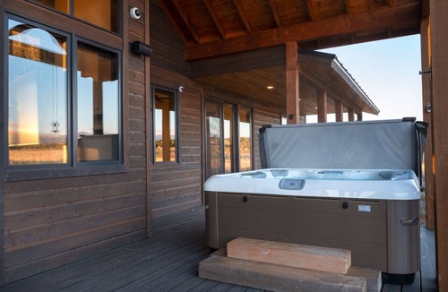 Clawson House | Grand Teton Painted Pony House w/Hot Tub AC and Heated Garage