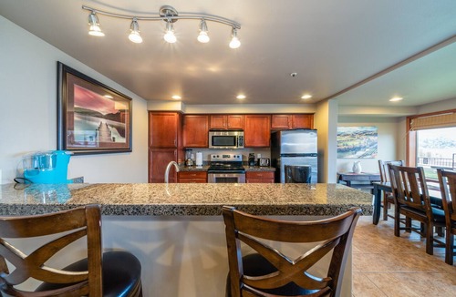 Chelan Condo | GrandView #102, 2-Bedroom Waterfront Condo