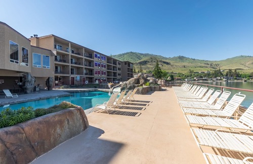 Chelan Condo | GrandView #724 - Double Queen Suite