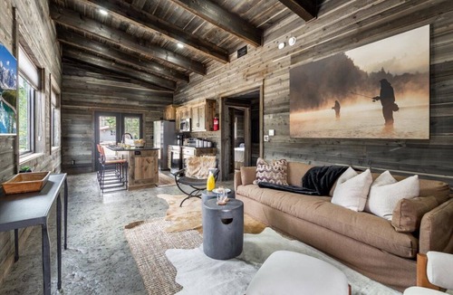 Last Chance House | Grasshoppers Escape|Cozy Cabin, World Class Fishing, Firepit, 30m Yellowstone